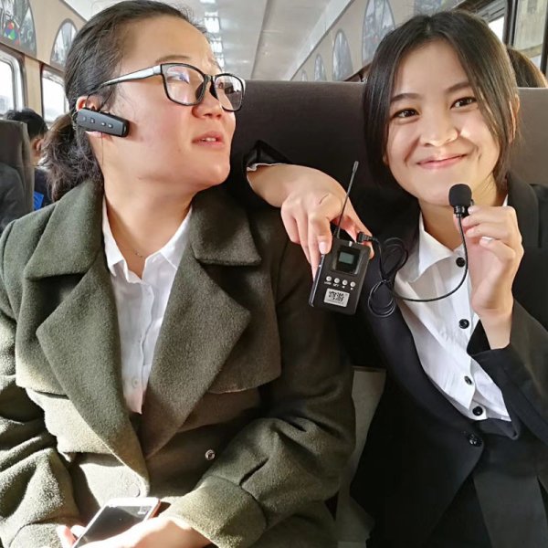 正规杠杆炒股平台 戴 10 小时都不闷! 穹游讲解器轻量化设计 + AI 降噪, 游客体验直接拉满